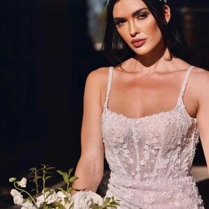 Martina Liana Wedding dress, New with tags, unworn, original packaging